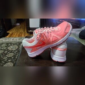 Nike Revolution 2 Women's Sneakers - Pink and White